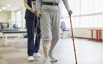 杖を使った歩行